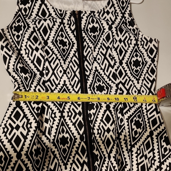 SANS Soucy Black and White Geometric Pattern Timeless Dress - Picture 6 of 7